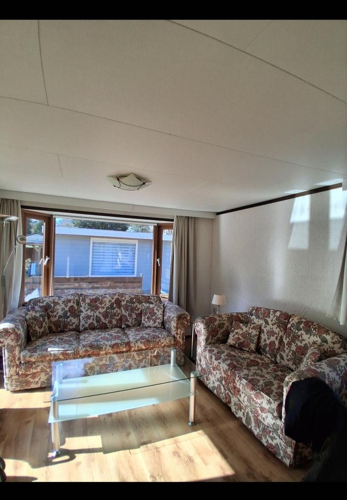 Gratis op te halen in Ermelo banken tafel tv kast en lampen, Ophalen of Verzenden, Gebruikt