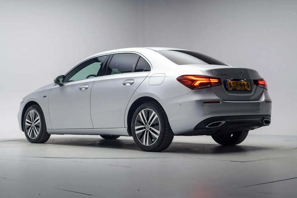 Mercedes-Benz A-Klasse Limousine 250 e business Sol Aut.[ Na, Automaat, Gebruikt, 4 cilinders, 160 pk