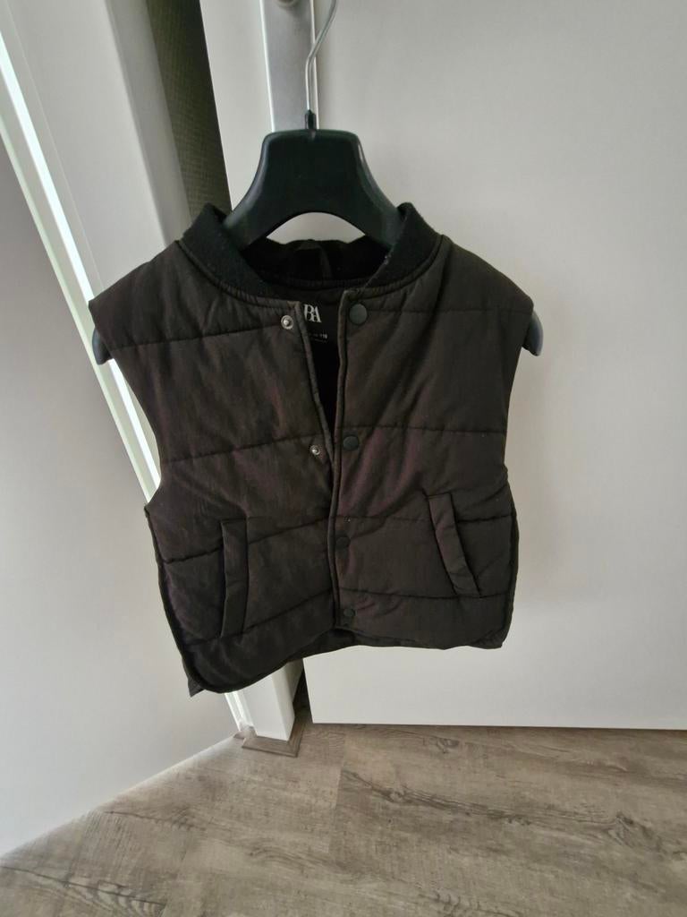 Zwarte bodywarmer van Zara. Maat 116, Ophalen of Verzenden, Zo goed als nieuw, Maat 34 (XS) of kleiner, Zwart