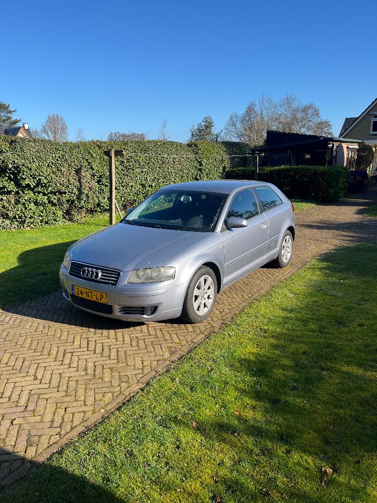 Audi A3 1.6 75KW 3D 2004 Grijs, Auto's, Audi, Voorwielaandrijving, Stof, 4 cilinders, 1200 kg