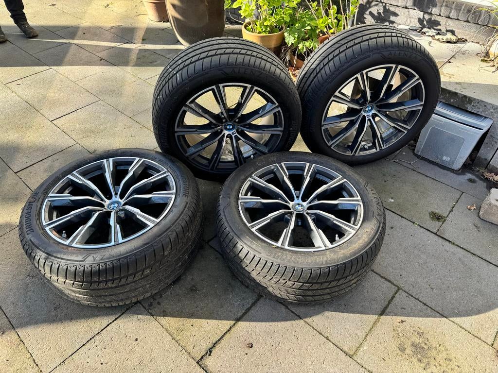 Originele BMW X5 G05 740M velgen met Bridgestone zomerbanden, Auto-onderdelen, Banden en Velgen, Ophalen, Gebruikt, 275 mm, Banden en Velgen