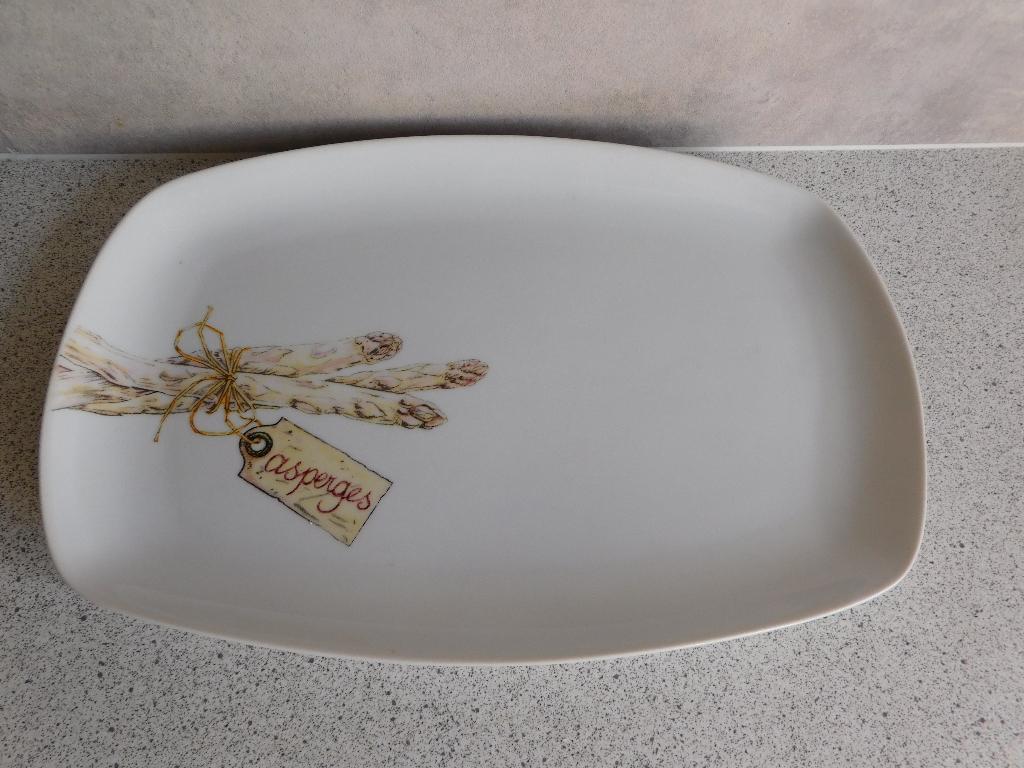 Bord 30x20 cm. Asperges THEO, Huis en Inrichting, Keuken | Servies, Ophalen of Verzenden, Zo goed als nieuw, Bord(en), Overige stijlen