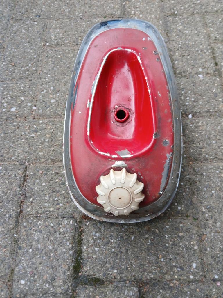 Te koop puchvs50 mv50 tank, Fietsen en Brommers, Brommeronderdelen | Puch, Ophalen of Verzenden, Gebruikt, Tank