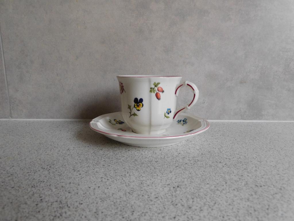 Koffie Kop en schotel Petite Fleur Villeroy & Boch, Huis en Inrichting, Keuken | Servies, Ophalen of Verzenden, Zo goed als nieuw