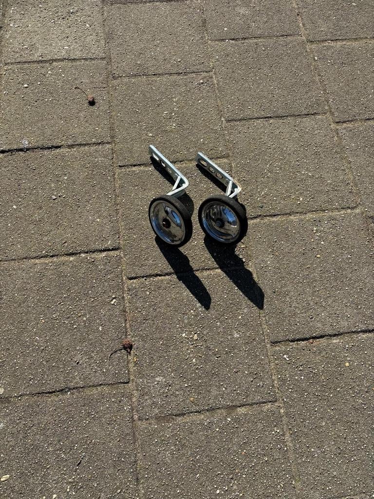 Zijwieltjes voor kinderfiets (gratis), Fietsen en Brommers, Fietsaccessoires | Overige Fietsaccessoires, Ophalen