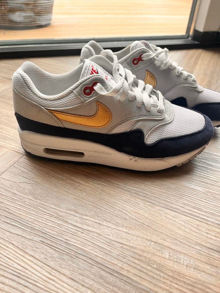 Nike Air Max 1 Sneakers - Grijs, Blauw & Goud, Ophalen of Verzenden, Gedragen, Grijs, Sneakers of Gympen