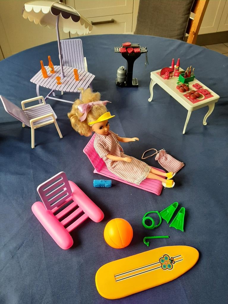 Vintage Barbie speelgoed tuinmeubels, BBQ en accessoires, Ophalen of Verzenden, Gebruikt, Barbie
