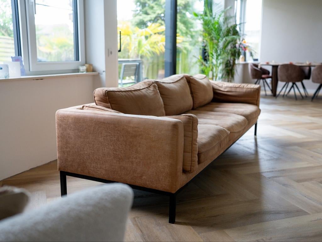 Cognac bruine microvezel bank, Ophalen, 250 tot 300 cm, Gebruikt, 75 tot 100 cm