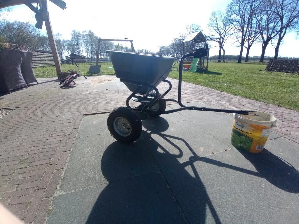 Strooiwagen zitmaaier, Ophalen