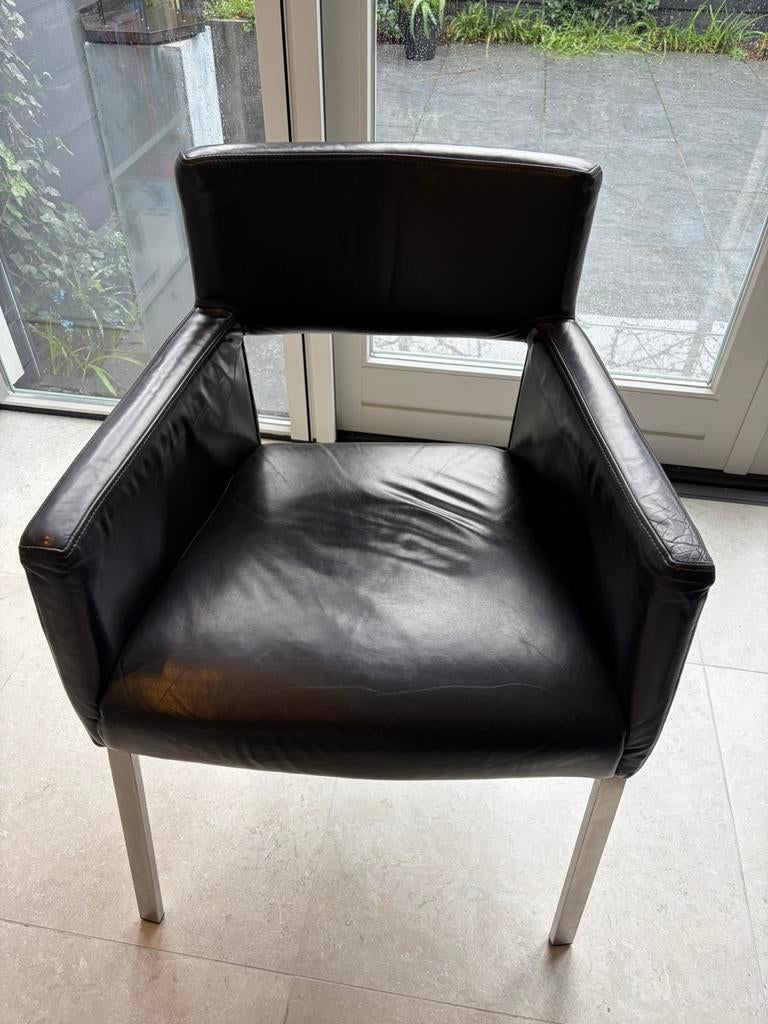 Bureau/eetkamerstoel van Foucault, Ophalen