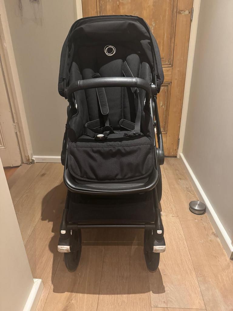 Complete Bugaboo Fox 2 kinderwagen, Bugaboo, Zo goed als nieuw, Verstelbare duwstang, Ophalen