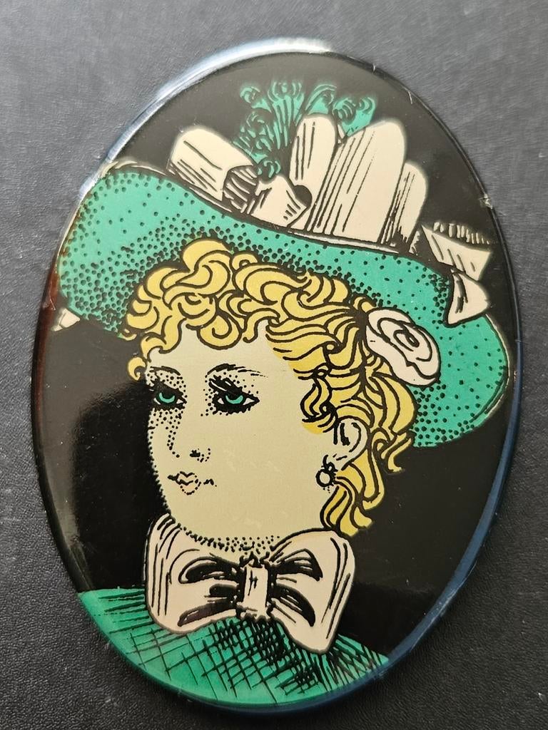 LEA STEIN Vintage broche met dame en hoed, Ophalen of Verzenden