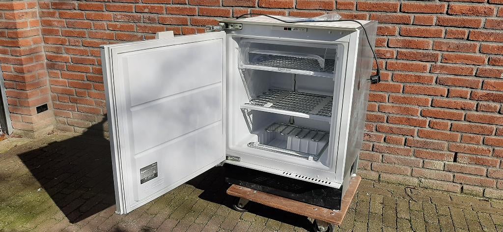 Prima werkende Bauknecht inbouw-vrieskast, Witgoed en Apparatuur, Vriezers en Diepvrieskisten, Gebruikt, Minder dan 85 cm, Minder dan 60 cm