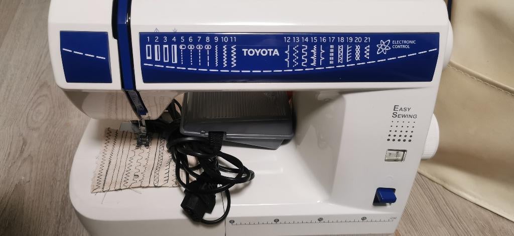 Naaimachine TOYOTA 21DES, Ophalen of Verzenden, Zo goed als nieuw, Naaimachine, Overige merken