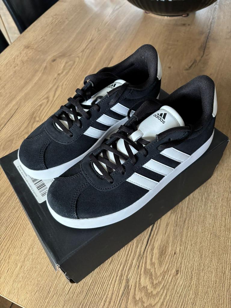 Adidas sneakers dames zwart wit, Ophalen of Verzenden, Zo goed als nieuw, Zwart, Sneakers of Gympen