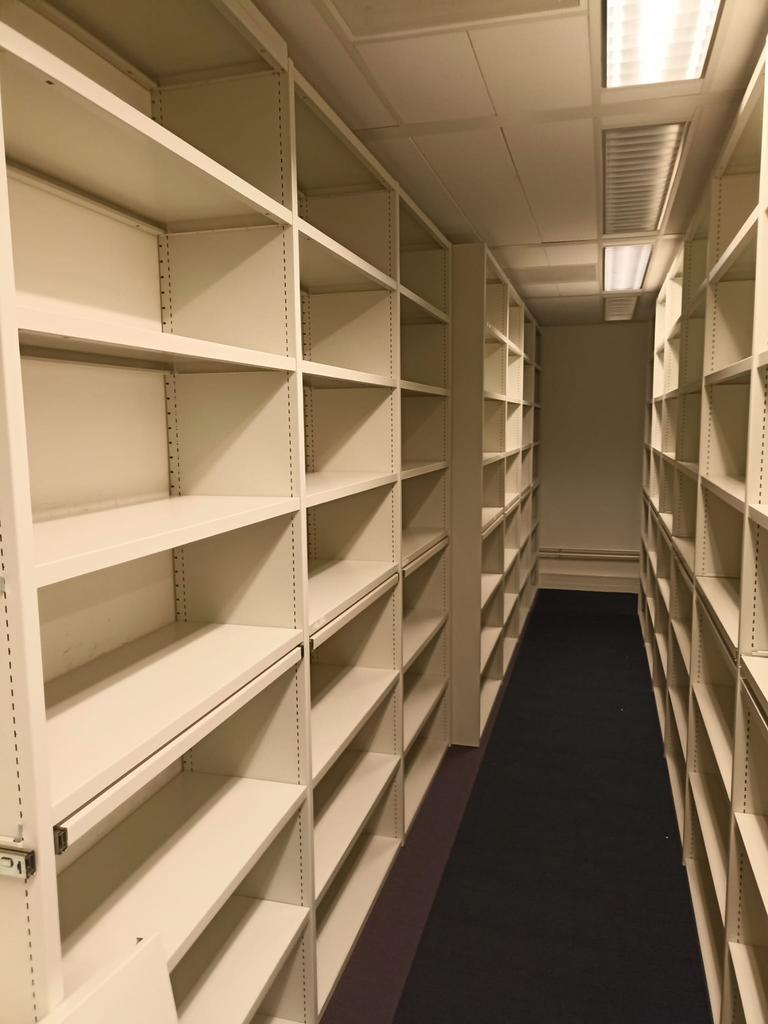 Witte nette legbordstelling stelling stellingkast stellingen