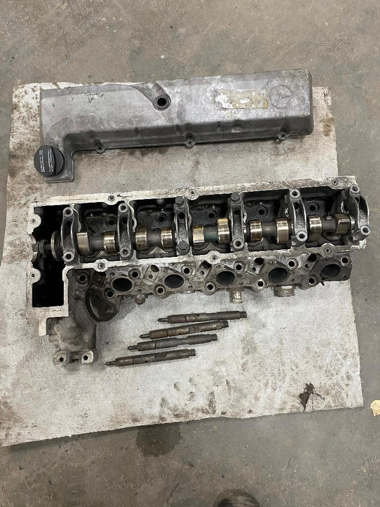 Cilinderkop Mercedes OM602LA 290TurboDiesel, Ophalen of Verzenden, Gebruikt, Mercedes-Benz