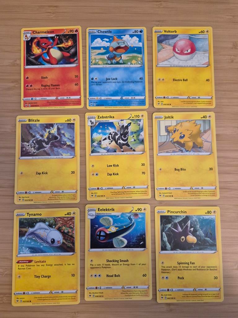 30 pokemon kaarten Vivid Voltage, Ophalen of Verzenden
