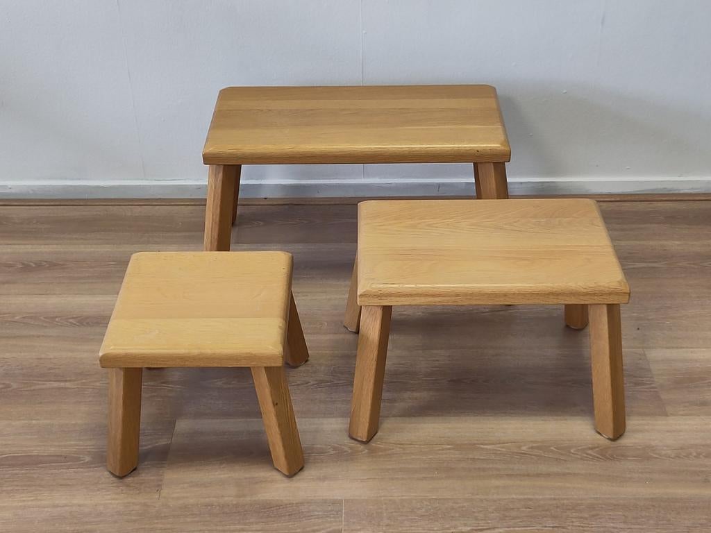 Vintage eikenhouten nesting tables tafeltjes hout brutalist, Huis en Inrichting, Tafels | Bijzettafels, Minder dan 45 cm, Gebruikt