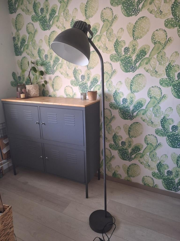 Industriële vloerlamp / staande lamp, Huis en Inrichting, Lampen | Vloerlampen, Ophalen of Verzenden, Zo goed als nieuw, 150 tot 200 cm