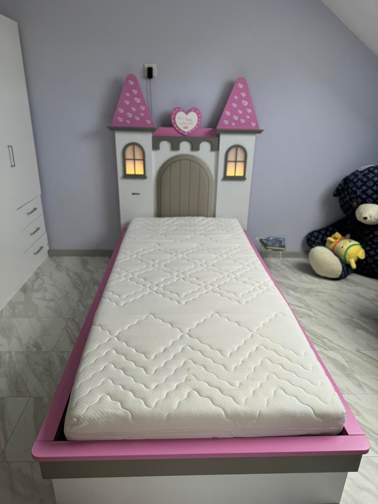 Prachtige kasteel bed met bureau “ in prijs verlaagd”, Kinderen en Baby's, Kinderkamer | Bedden, 180 cm of meer, Ophalen, Lattenbodem