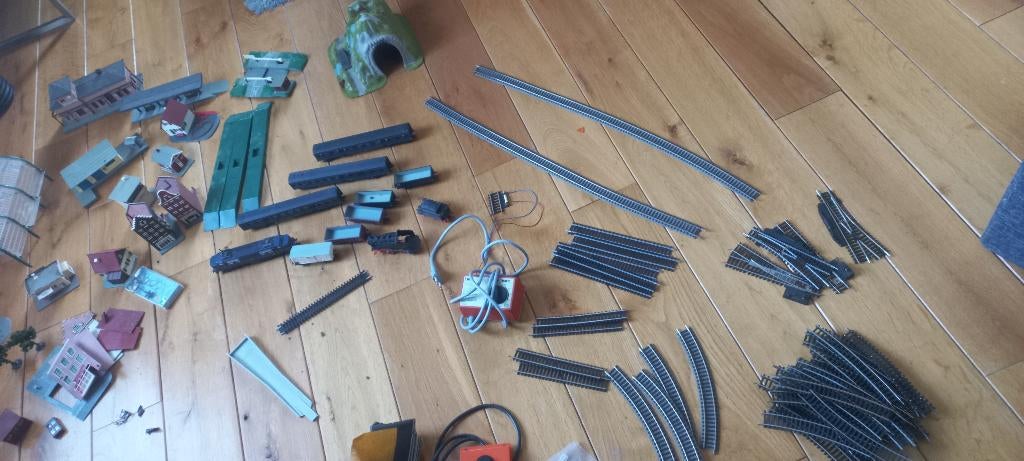 Verzameling treinen, trafo's, rails, huisjes (Lima/Piko), Gebruikt, Analoog, Gelijkstroom, Locomotief