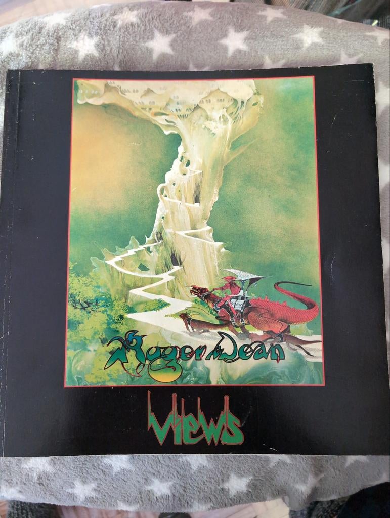 Roger Dean - Views - Dragon's Dream Paperback, Ophalen of Verzenden, Zo goed als nieuw, Artiest