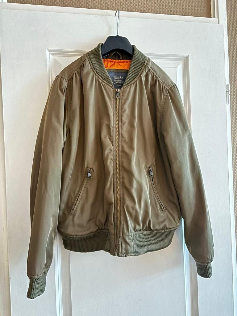 Bomberjack Bershka, Verzenden, Maat 42/44 (L), Bershka, Gedragen