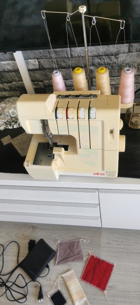 Overlockmachine Lockmachine elna 683 werkt goed, Ophalen of Verzenden, Zo goed als nieuw, Lockmachine, Overige merken