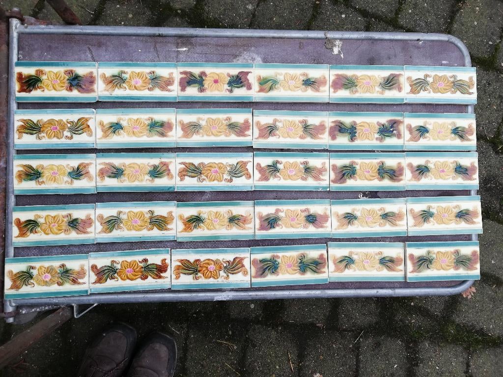30 stuks mooi afgebiesde antieke randtegels 15x7,5cm, Ophalen