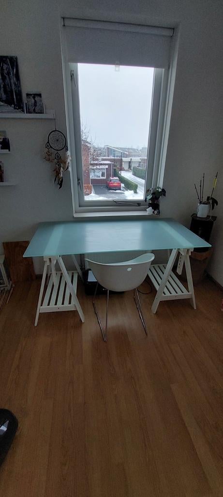 IKEA Bureau met Melkglas Blad en Schragen, Ophalen, Gebruikt