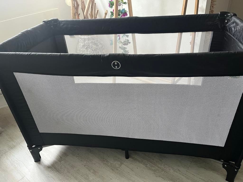 Kees Campingbedje met matras en verhoger, Ophalen of Verzenden, Gebruikt, Rechthoekig