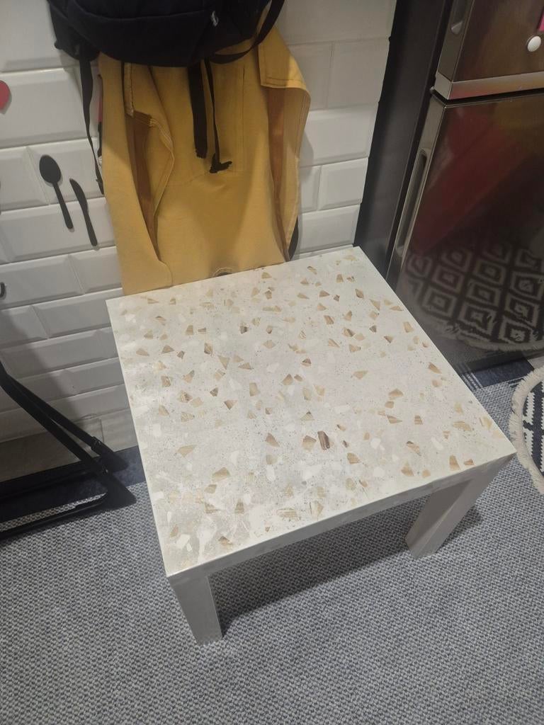 Leuk tafeltje met uniek blad, Huis en Inrichting, Tafels | Salontafels, Overige materialen, Minder dan 50 cm, Gebruikt, Vierkant