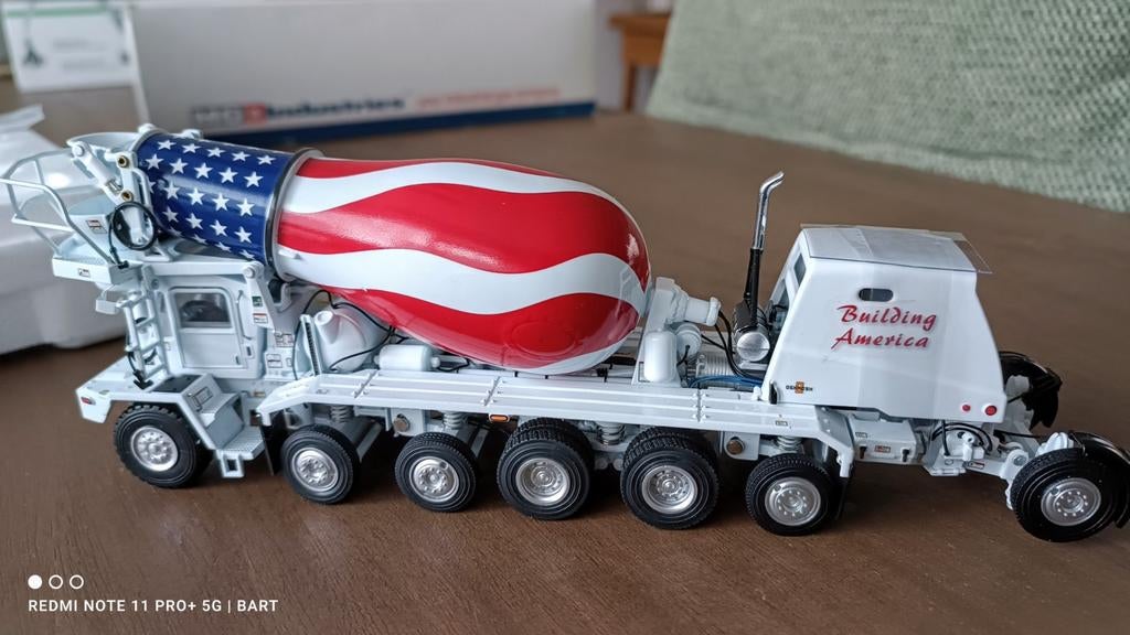 OSHKOSH 7AS BETONMIXER BUILDING AMERIKA SWORDS TWH, Hobby en Vrije tijd, Modelauto's | 1:50, Ophalen of Verzenden, Nieuw, Bus of Vrachtwagen
