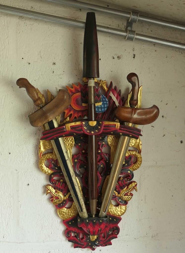 Blawong v. 2 Keris en 1 Tombak (speer) BQ9 Kris houder Naga, Antiek en Kunst, Kunst | Niet-Westerse kunst, Ophalen of Verzenden