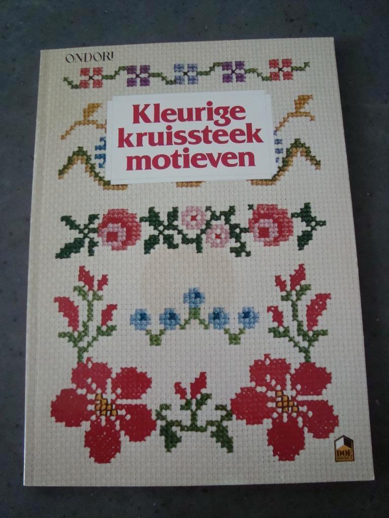 Kleurige kruissteek motieven boek, Ophalen of Verzenden, Nieuw, Handborduren, Patroon