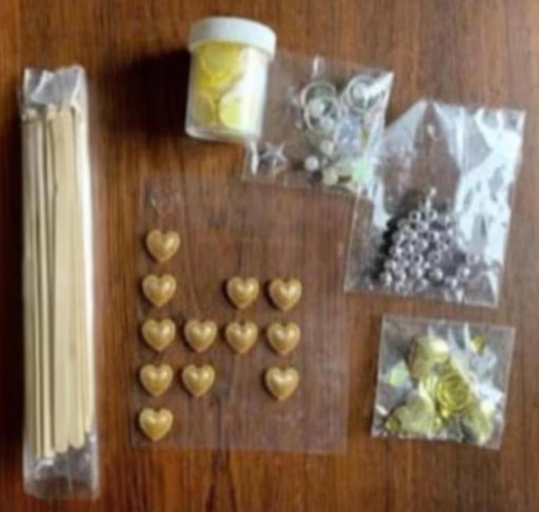 Knutselspul, decoratie kaarten, hartjes, vilt, kraaltjes, Hobby en Vrije tijd, Kaarten | Zelf maken, Ophalen of Verzenden, Zo goed als nieuw