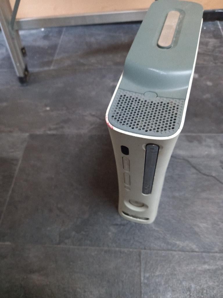 Xbox 360, Spelcomputers en Games, Spelcomputers | Xbox 360, Ophalen of Verzenden, Gebruikt, 250 GB, Met 1 controller