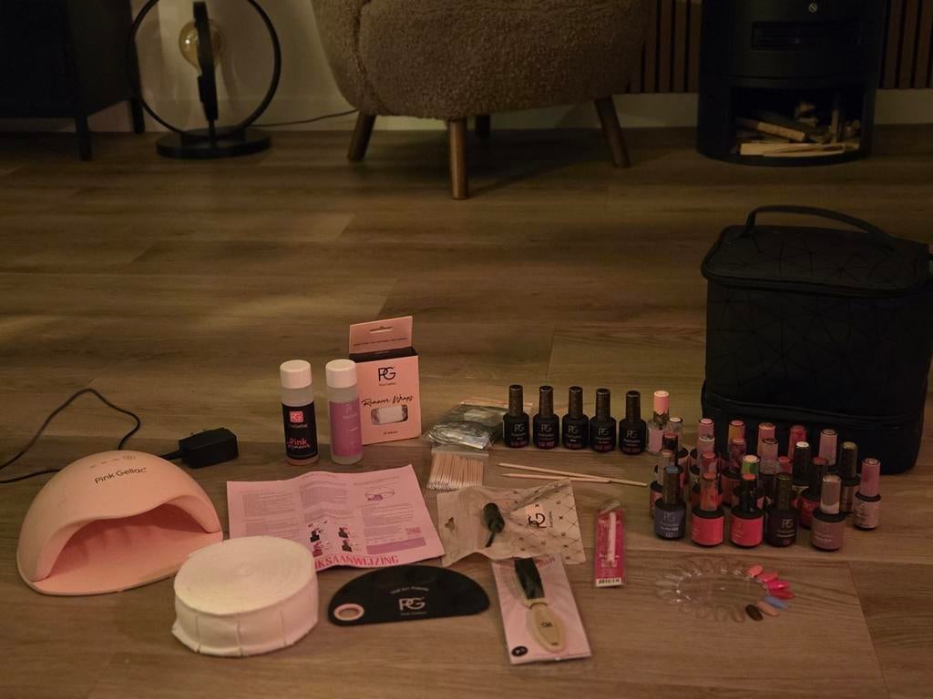 Gellak Set - Lamp, 25 Kleuren & Accessoires + Etui, Nieuw, Ophalen of Verzenden, Toebehoren, Handen en Nagels