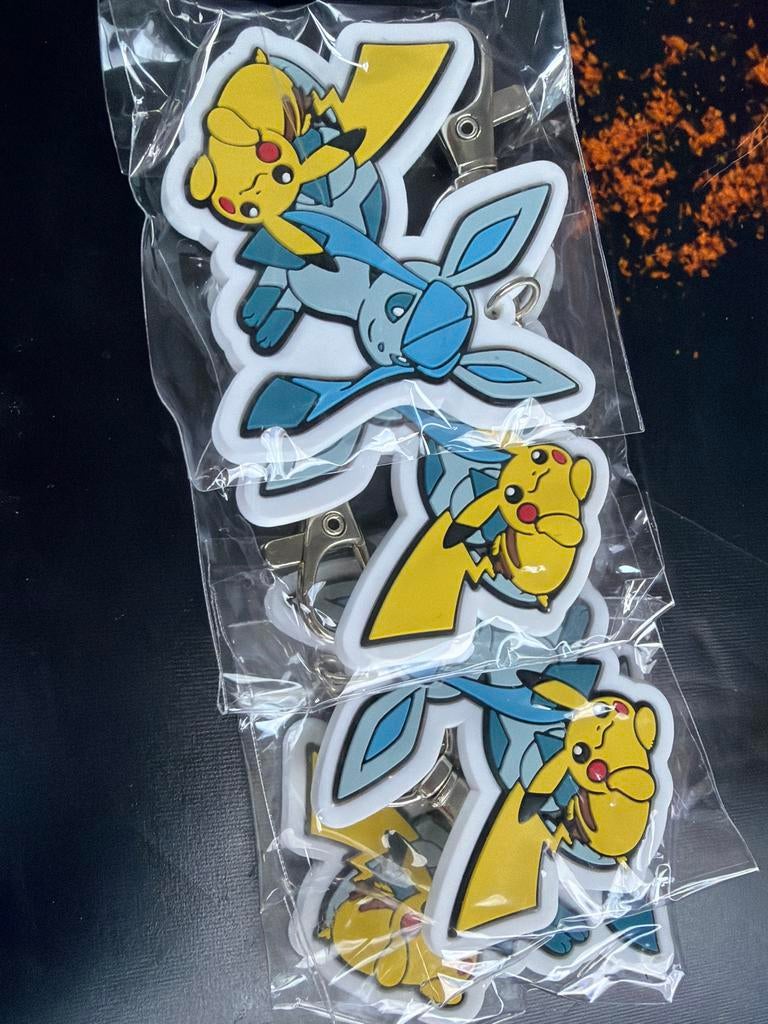 Leuke Pikachu en Glaceon sleutelhanger - Nieuw in verpakking, Ophalen of Verzenden, Nieuw, Knuffel of Figuurtje