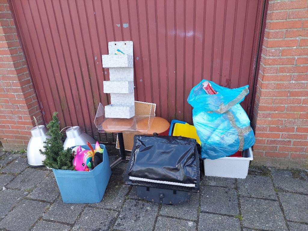 Rommelmarkt gratis keuken spullen, Ophalen