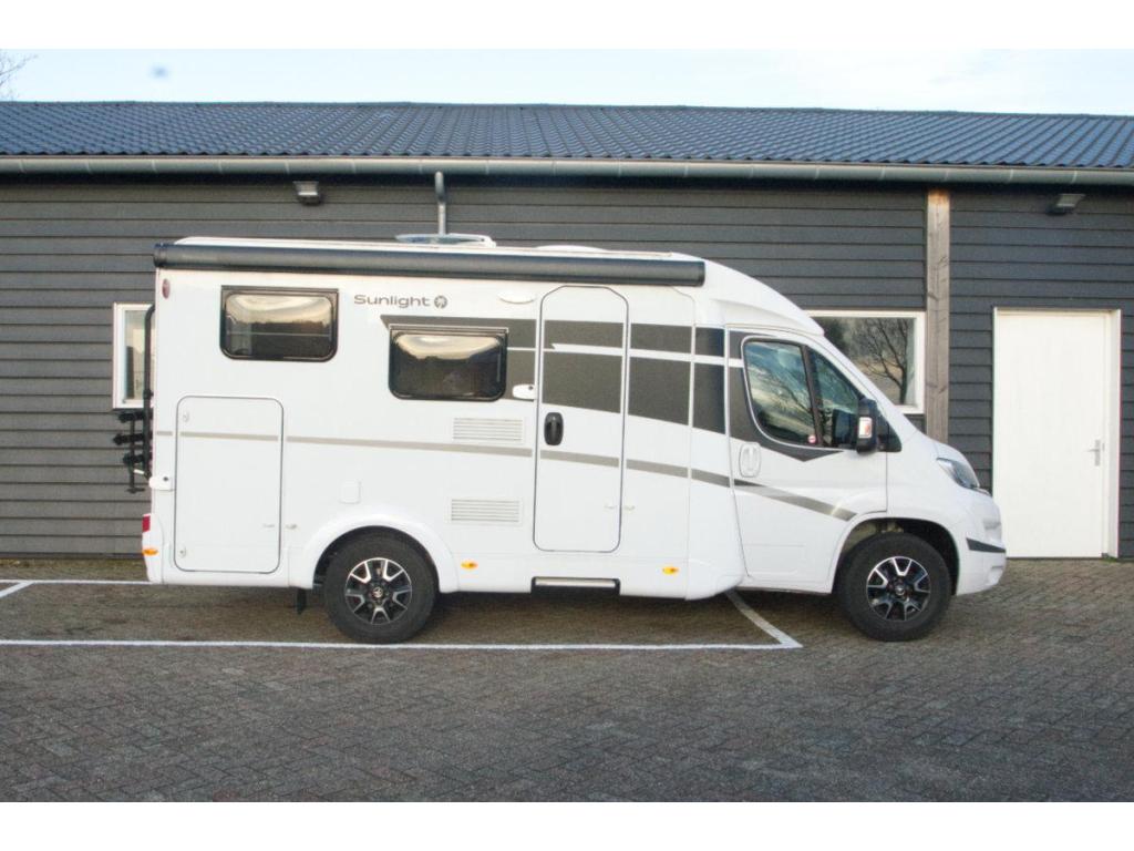 Sunlight V60 compacte camper voor 2-4 personen met dwars bed, Standaard zit, Sunlight, Koelkast, Bedrijf