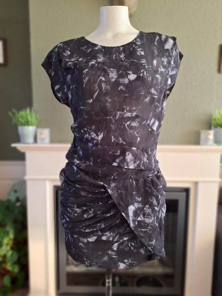 Iro schitterende mini jurk 40 M, Kleding | Dames, Jurken, Zo goed als nieuw, Maat 38/40 (M), Zwart, Knielengte, Verzenden