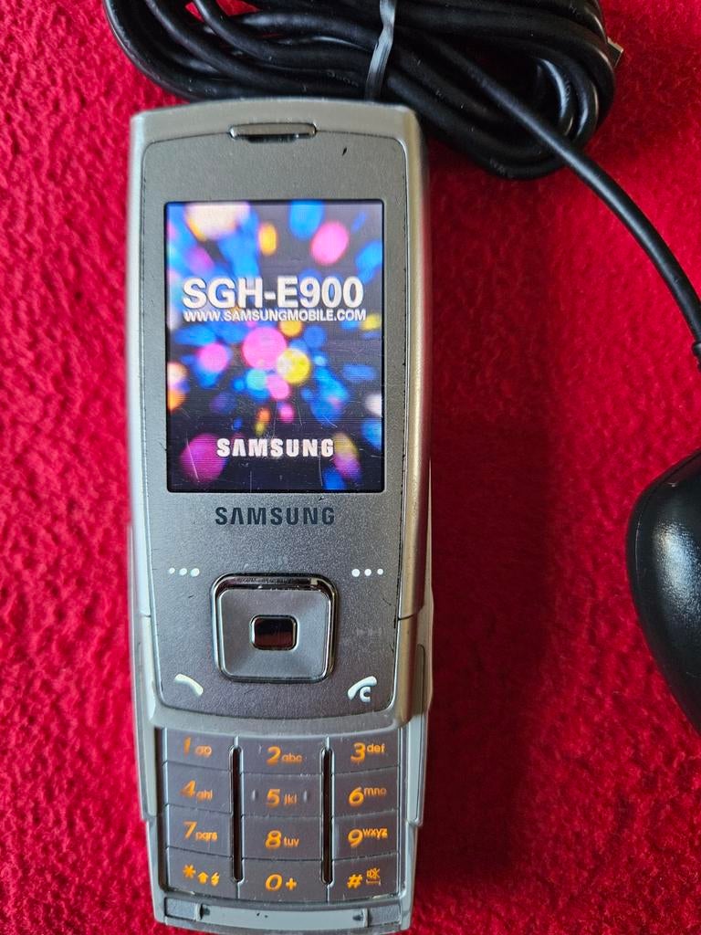 Bijna gratis Samsung schuifmodel telefoon, met oplader €10, Ophalen of Verzenden, Zo goed als nieuw