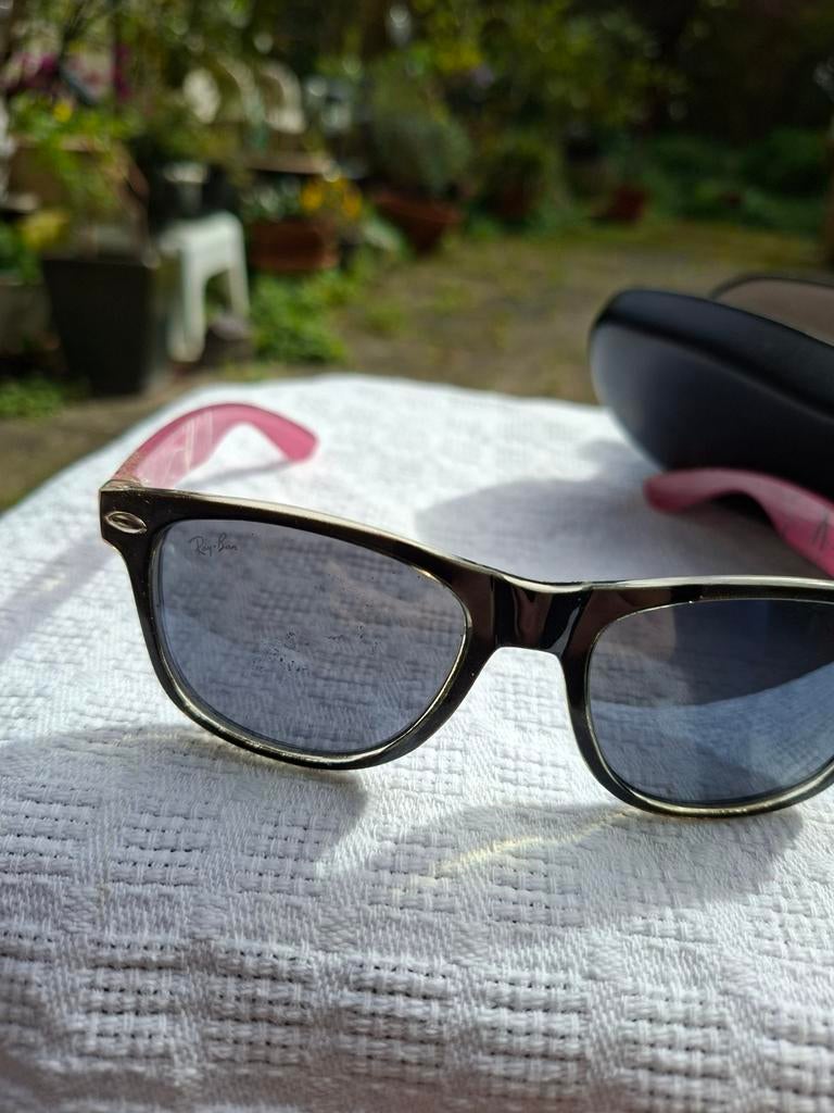 Ray-Ban zonnebril in goede staat met hoes, Ophalen of Verzenden, Roze, Zonnebril, Ray-Ban
