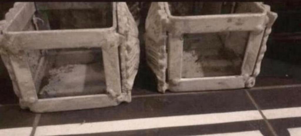 Ijzeren bloempotjes vd meidenmuts, Huis en Inrichting, Woonaccessoires | Overige, Ophalen of Verzenden, Zo goed als nieuw