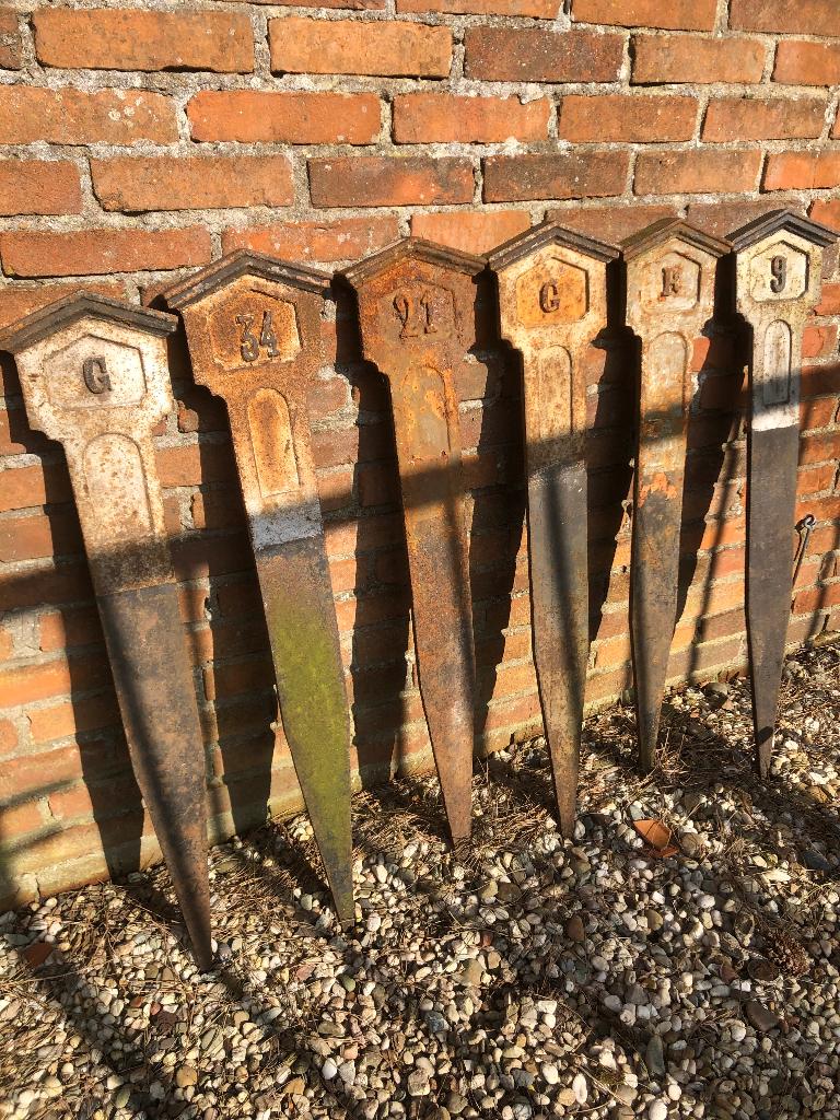 antieke gietijzeren palen paaltjes nummerpalen, Antiek en Kunst, Ophalen