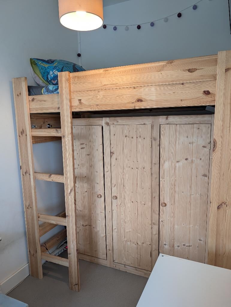 Hoogslaper met kast + premium matras – massief vurenhout, Ophalen, Zo goed als nieuw, Hoogslaper