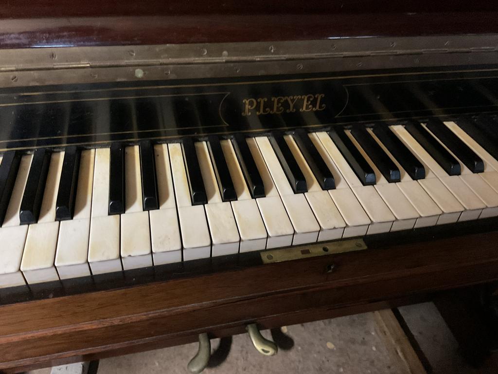 Gratis Pleyel piano, Muziek en Instrumenten, Piano's, Ophalen of Verzenden, Gebruikt, Bruin, Piano