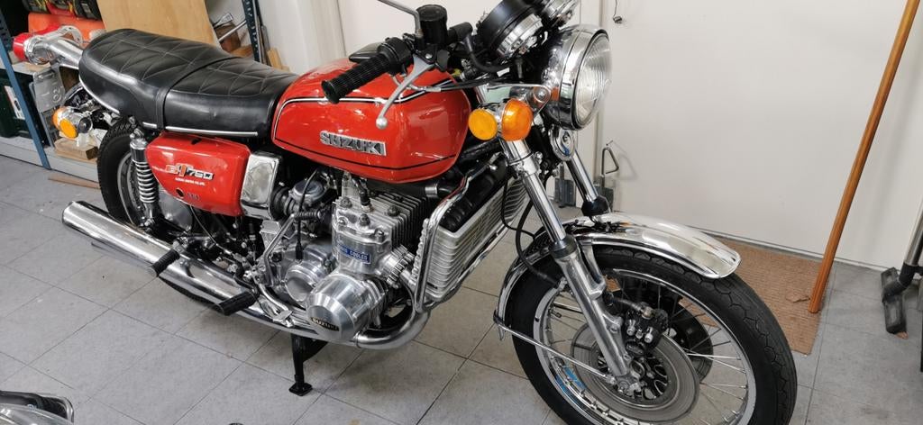 Suzuki GT750 van 1976. In originele staat. Rijdt prima.